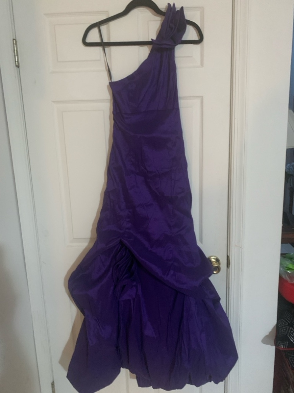 Elegant One-Shoulder Purple Prom Dress with Floral Accent